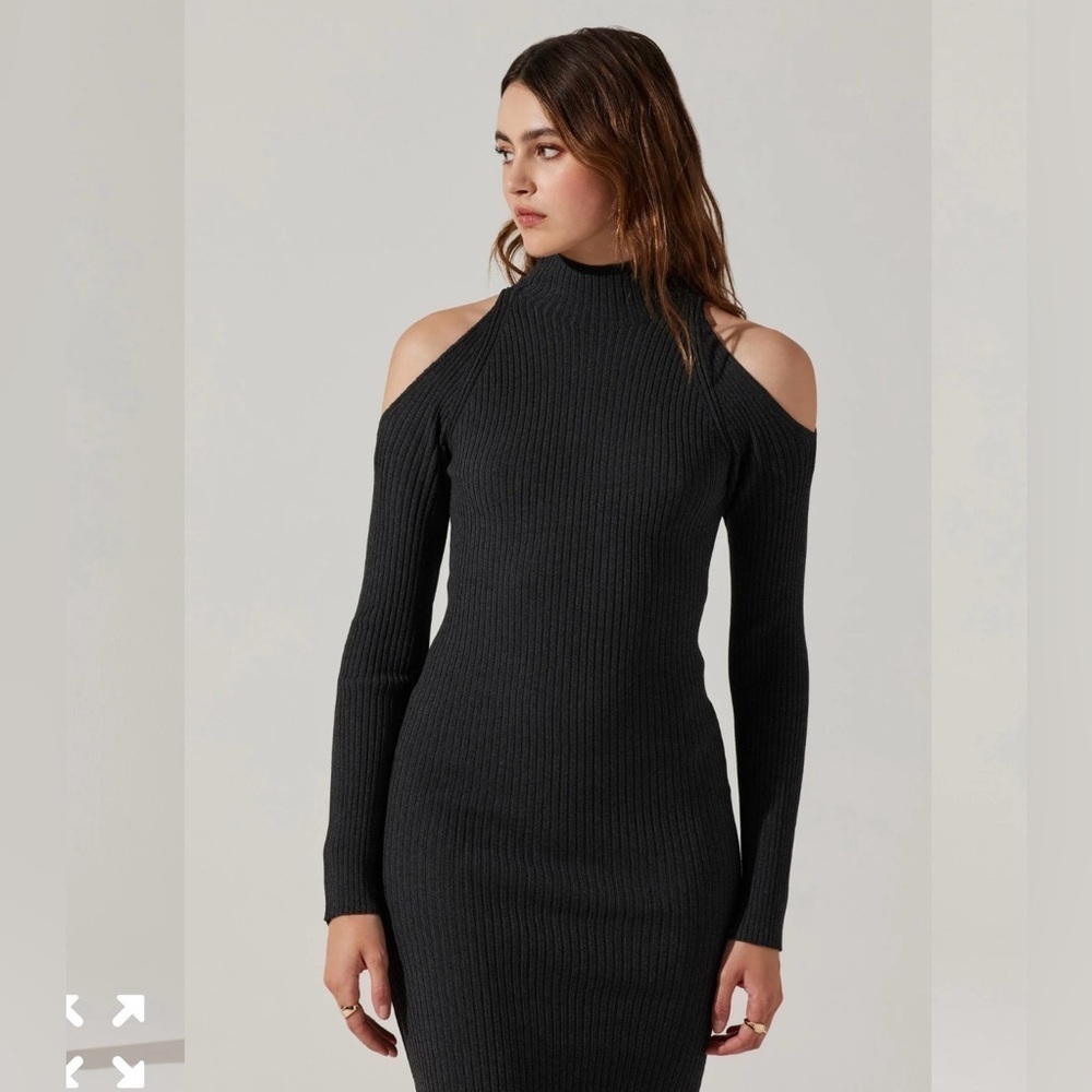 Astr COLD SHOULDER MOCK NECK MIDI SWEATER DRESS
